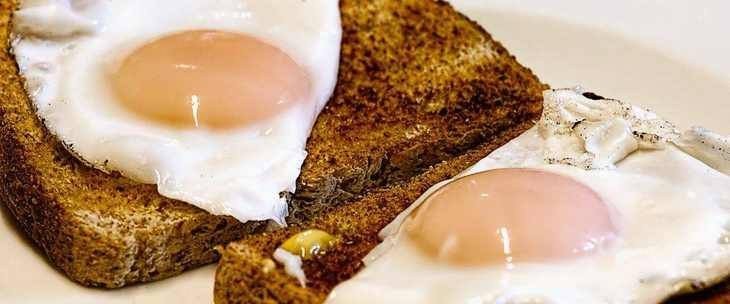 Jaja na oko na tost hlebu