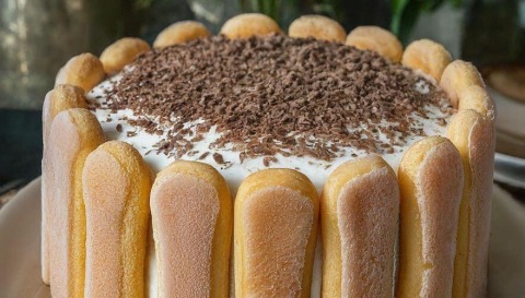 Markiza torta sa piškotama i narendanom čokoladom.
