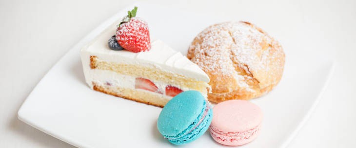 voćna torta sa jagodama i jogurtom