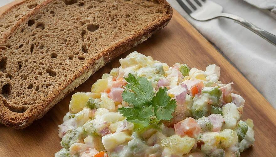 Ruska salata i hleb