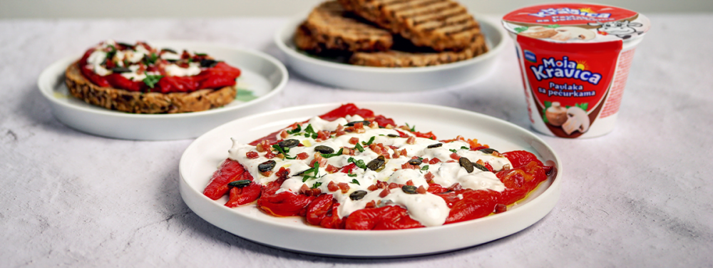 Salata od pečenih paprika.