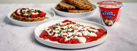 Salata od pečenih paprika.